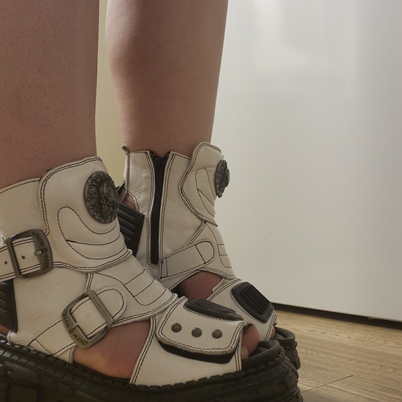 New Rock Tower Ankle Boots - Picture 10 of 11